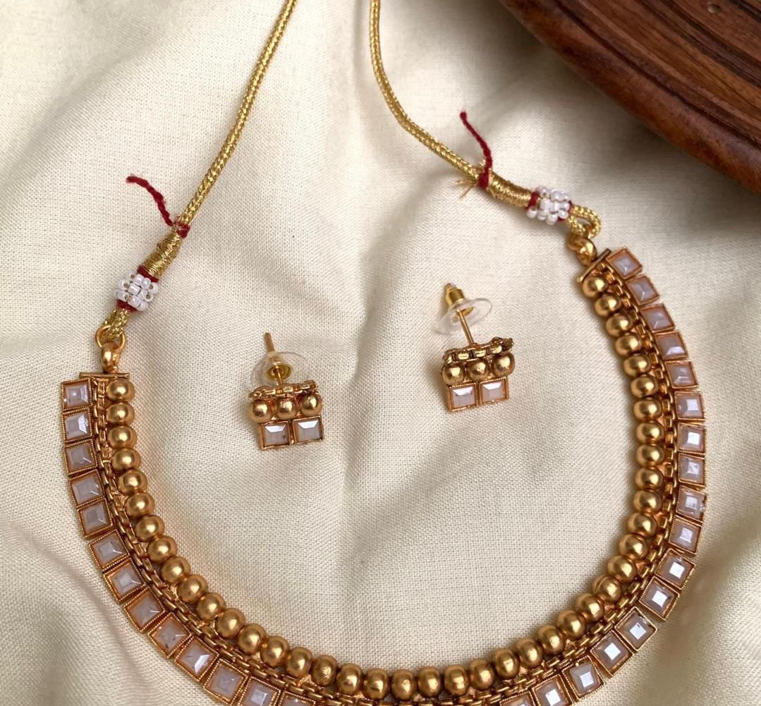 Dew drop  pink necklace